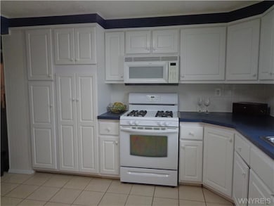 Kitchen Stove & Microwave are Included