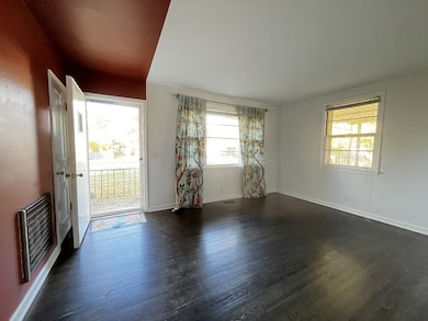 Living Room without digital staging renderings.