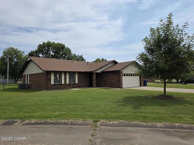 1300 Maple Dr, Miami, OK 74354 - photo 2