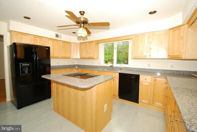 9812 Log House Ct, Gaithersburg, MD 20882 - photo 2