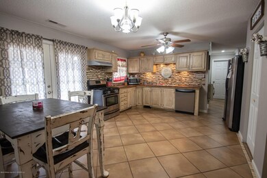 Kitchen/Dining 2