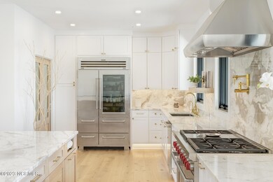 808 Inlet Views Kitchen 3