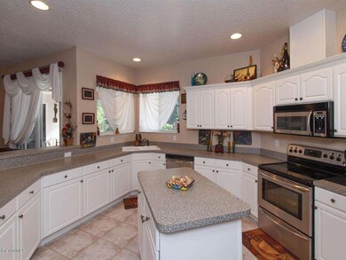 008_Kitchen (2)