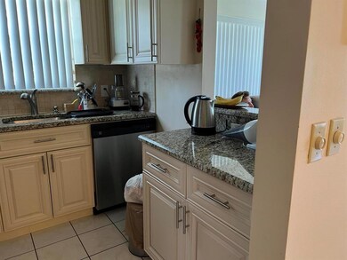 395 Windsor Q unit 395, West Palm Beach, FL 33417 - photo 3