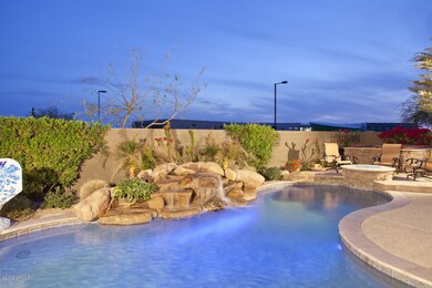 Pool w/water feature