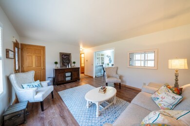 4443 knapp living room 2