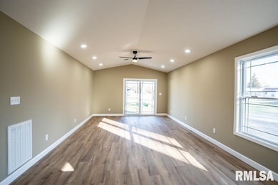 1801 W Adams St, Herrin, IL 62948 - photo 4