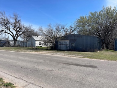 1009 S 3rd St, Chickasha, OK 73018 - photo 2