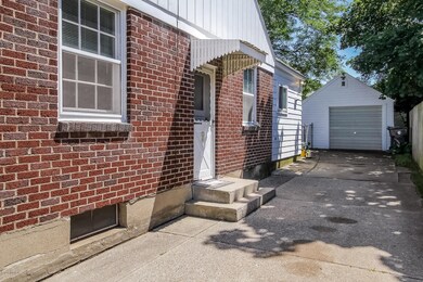 906 Eleanor St NE, Grand Rapids, MI 49505 - photo 3