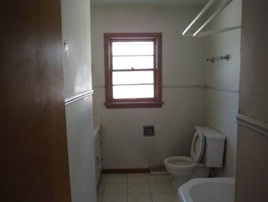 2100 Walnut St, Waukegan, IL 60087 - photo 5