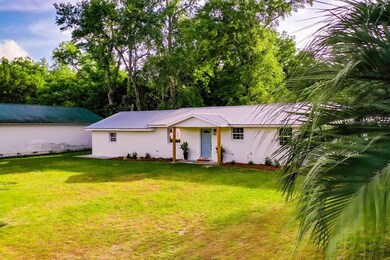 831 Gordon St, Blackshear, GA 31516 - photo 3