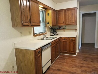 116 Atwood Dr, Hendersonville, NC 28792 - photo 4