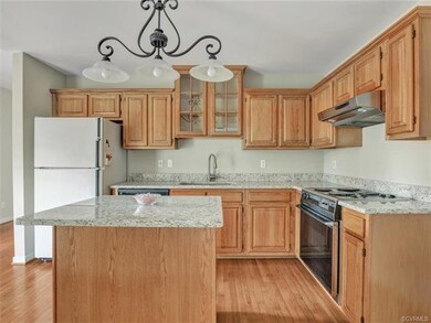 Beautiful Kitchen W/Wood Floor & Gorgeous New Gran