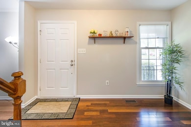 2905 Robin Glen Ct, Herndon, VA 20171 - photo 6