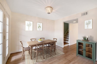 Breakfast room area off the kitchen perfectly situated for a great view of the patio/courtyard.
Virtually Staged