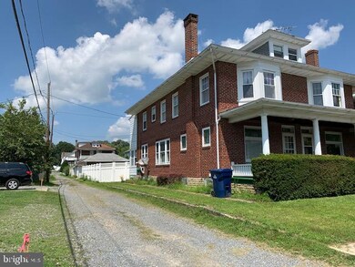 2233 Spring St, Reading, PA 19609 - photo 2