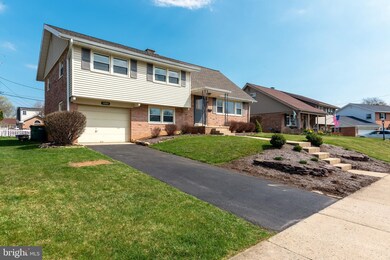 1205 Lilac Ln, Reading, PA 19609 - photo 2
