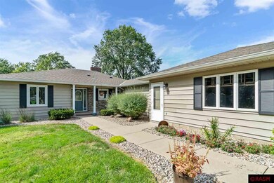 304 Woodshire Dr, Mankato, MN 56001 - photo 2