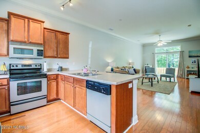 5154 Exton Park Loop-large-009-018-Kitch