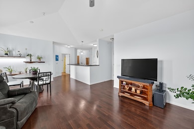 5831 Lupine Ln unit 302, Madison, WI 53718 - photo 4