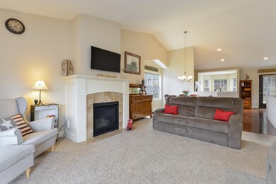 006-Living_Room-5518588-medium