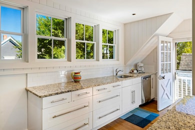 12 Cottage St unit 2, Provincetown, MA 02657 - photo 7