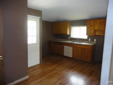 863 N Market St, Andrews, IN 46702 - photo 4