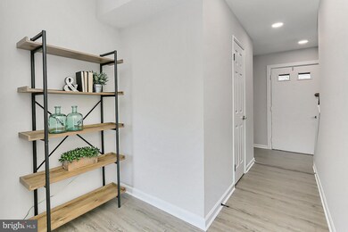 9635 Lindenbrook St, Fairfax, VA 22031 - photo 4