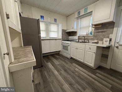 930 Tappan St, Forked River, NJ 08731 - photo 6