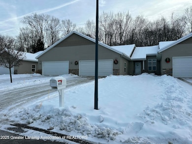 233 Barrington Cir unit 75, Lansing, MI 48917 - photo 2