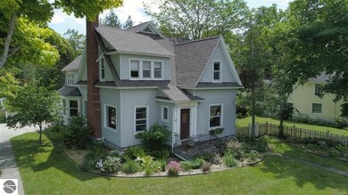 Location, location, location! Corner lot (Main Str