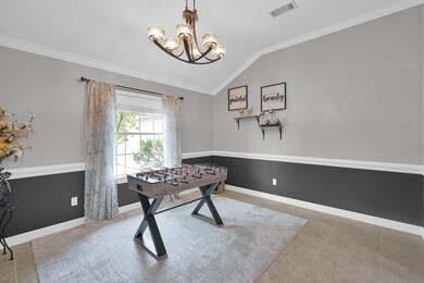 Spacious Room: Unlimited in defining the Space, Di