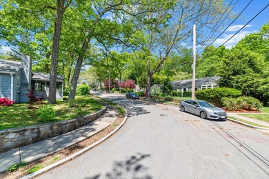 27 Cricket Ln, West Roxbury, MA 02132 - photo 4