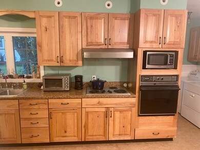 8 Iowa St, Worcester, MA 01602 - photo 5