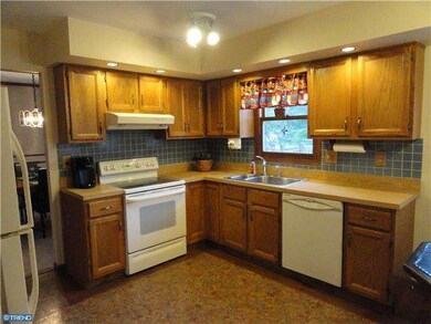 796 Alexander Dr, Hatfield, PA 19440 - photo 5