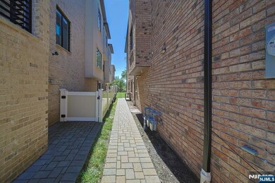 86 W Oakdene Ave unit 1, Palisades Park, NJ 07650 - photo 4