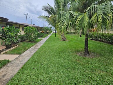 2941 Crosley Dr W unit E, West Palm Beach, FL 33415 - photo 3