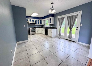Eat-in Kitchen