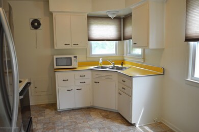 1048 Andrus Ave, Lansing, MI 48917 - photo 4