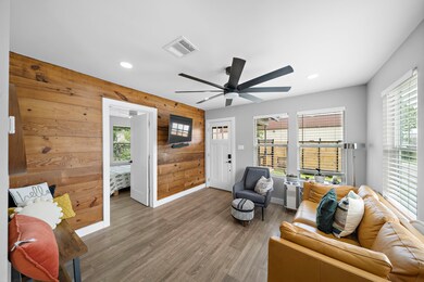 113 Wallace St, Houston, TX 77022 - photo 4