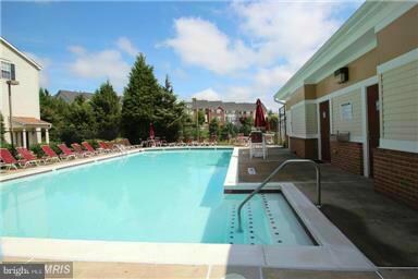 9224 Cardinal Forest Ln unit F, Lorton, VA 22079 - photo 5