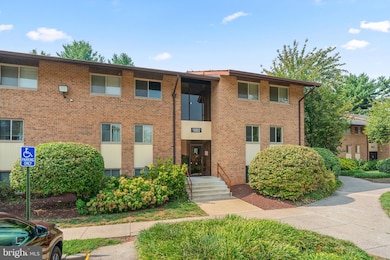 18802 Walkers Choice Rd unit 4, Montgomery Village, MD 20886 - photo 2