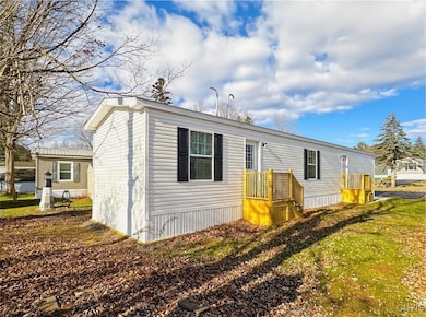 635 Kilkenny Dr, Utica, NY 13502 - photo 2