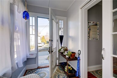 7 Warner St unit Front, Newport, RI 02840 - photo 3