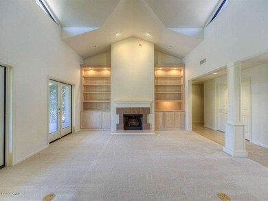 006_Living Room