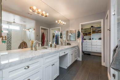 19) MASTER BATH