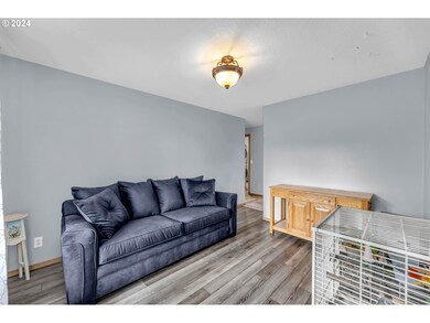 408 E Wilson St, Yacolt, WA 98675 - photo 3