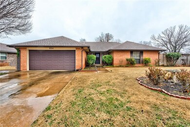 824 NE 20th St, Moore, OK 73160 - photo 4
