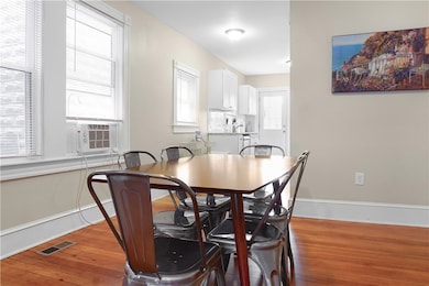 8 Spring St, Newport, RI 02840 - photo 4