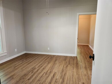 411 W Maple St, Whitewright, TX 75491 - photo 5